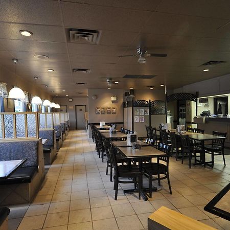 Beaverlodge Motor Inn エクステリア 写真