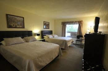 Beaverlodge Motor Inn エクステリア 写真