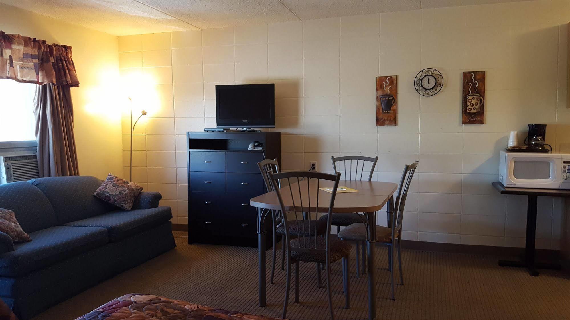 Beaverlodge Motor Inn エクステリア 写真